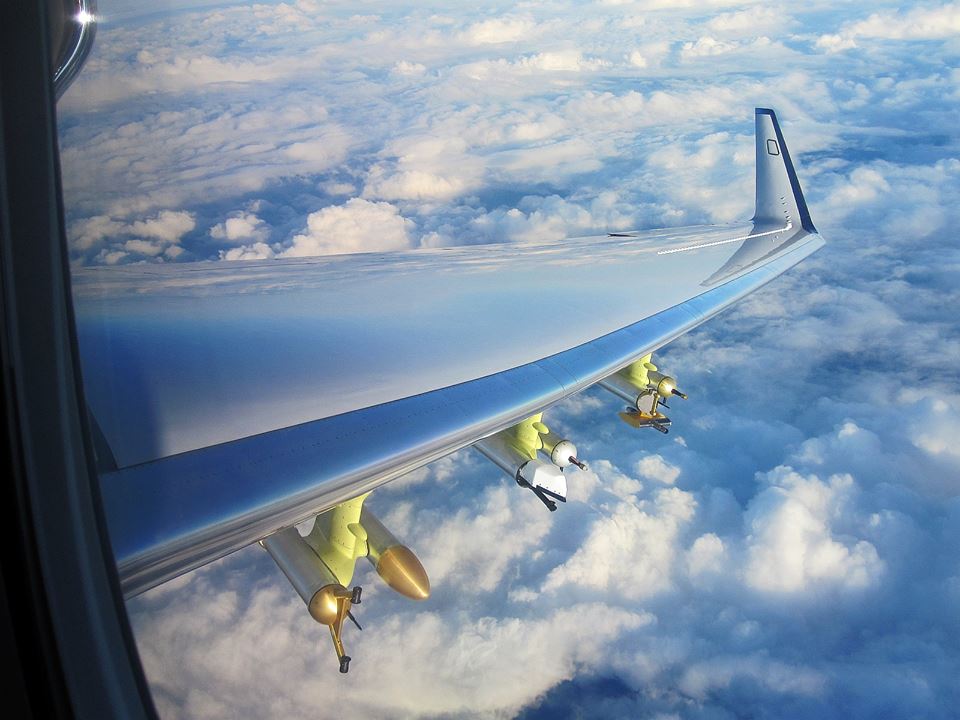 Identified: Wing with Three Gold Nozzles [D-ADLR Gulfstream G550 ...
