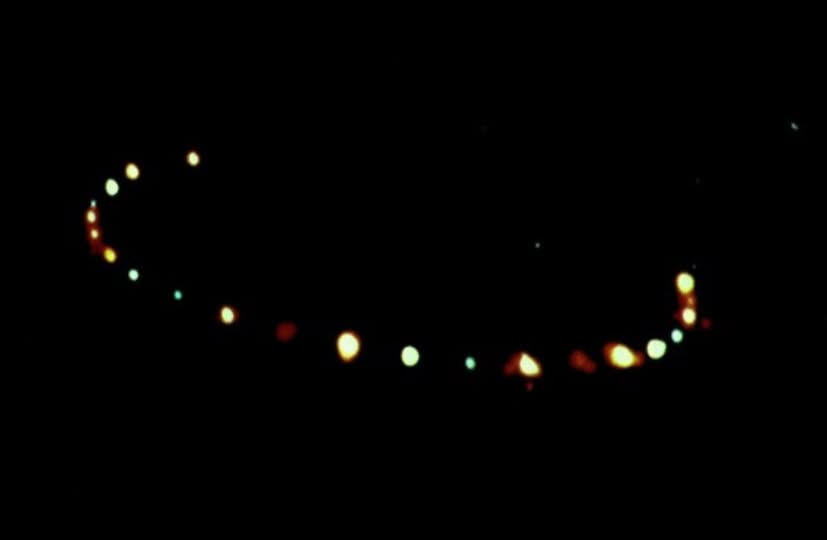 Help identifying this UFO photo