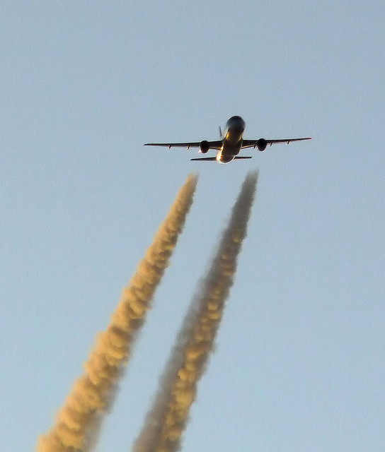 A320 contrails.jpg
