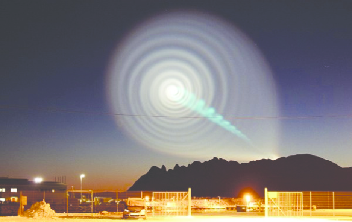 An-amateurs-photo-of-the-exhaust-product-glows-after-the-Bulava-rocket-launch-at-0645.png