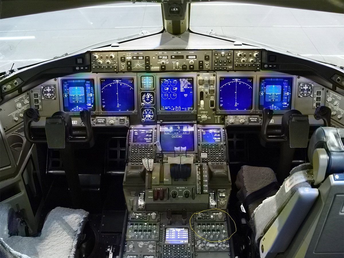 boeing_777_cockpit2.jpg