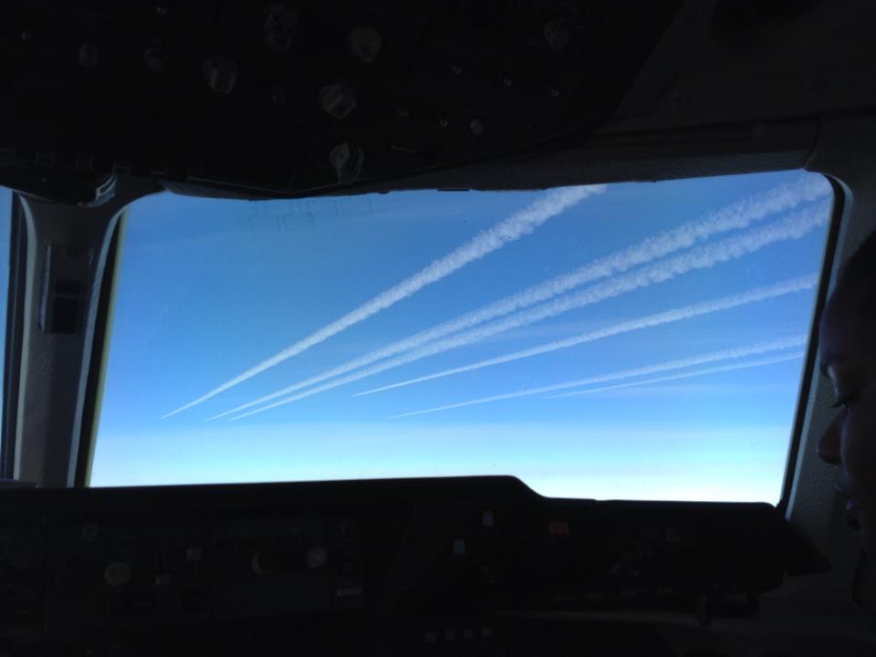 F16's contrails.jpg