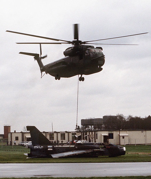 HH-53C_lifts_BAC_Lightning_1987.JPEG.jpeg