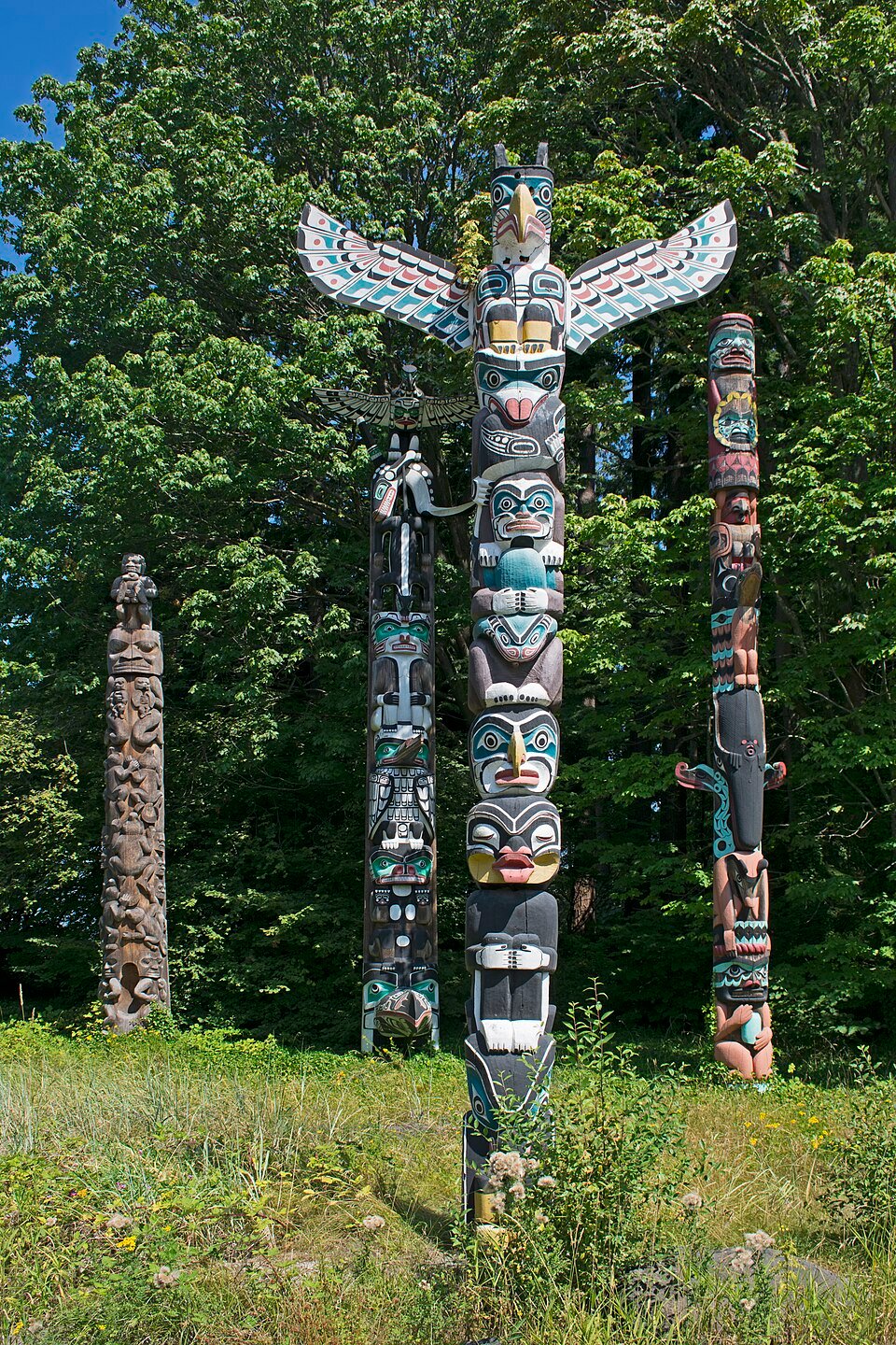 Kakaso'Las_totem_pole.jpg