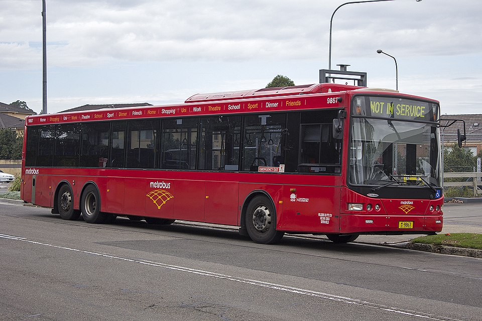 Metrobus_liveried_(mo_9867),_operated_by_Hillsbus,_Volgren_'CR228L'_bodied_Scania_K280UB_14-5m...jpg