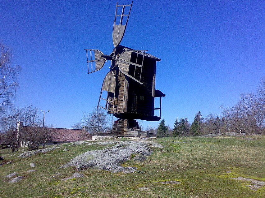 Old_Windmill_from_Vanhankylanniemi_-_panoramio.jpg