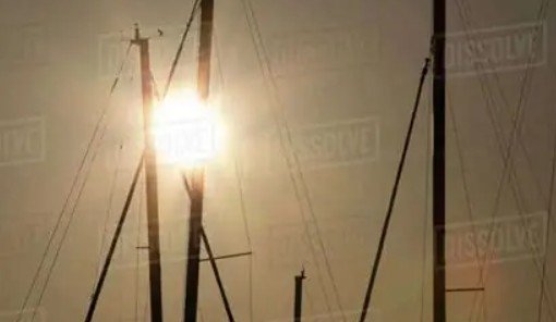 sun boat mast.jpg