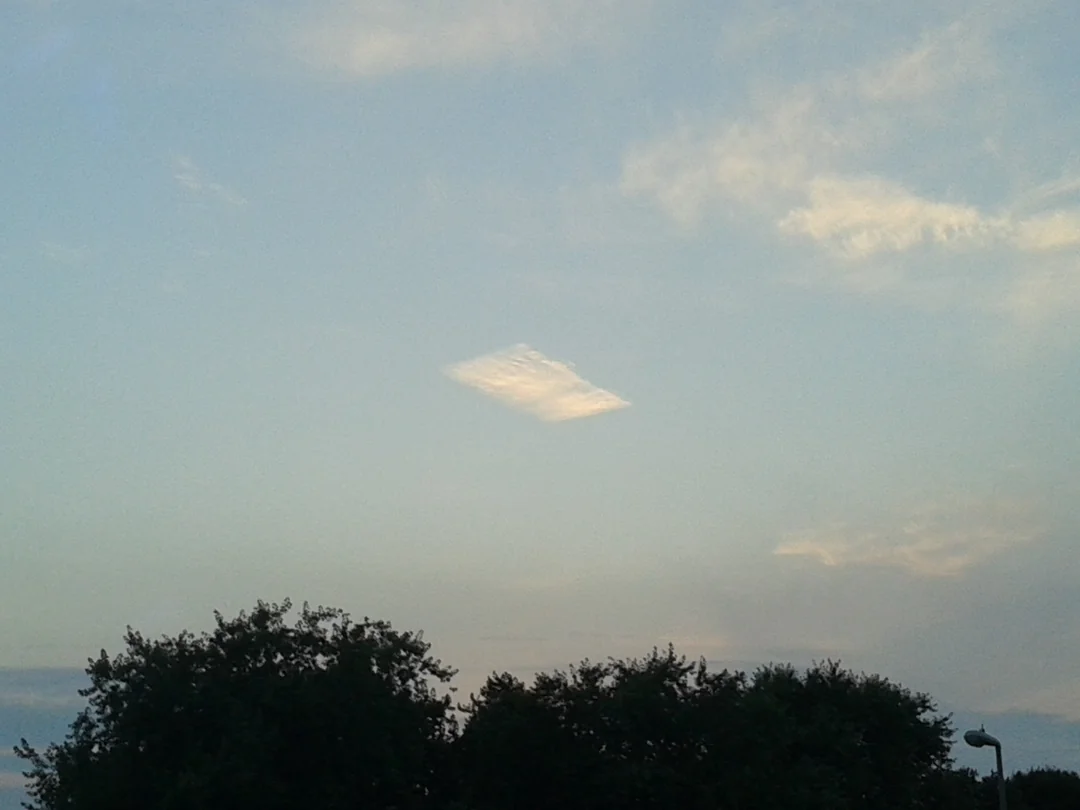 this-cloud-is-a-rectangle.webp