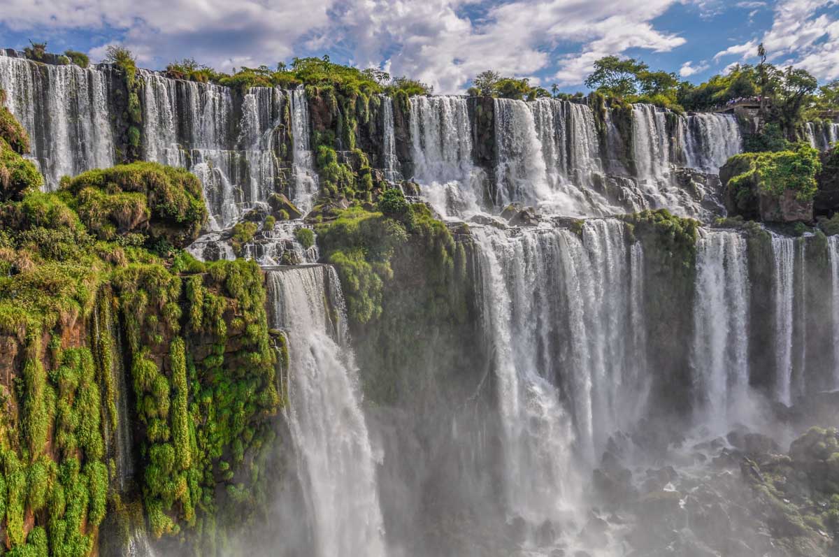 Waterfalls-at-iguazu-Falls.jpg