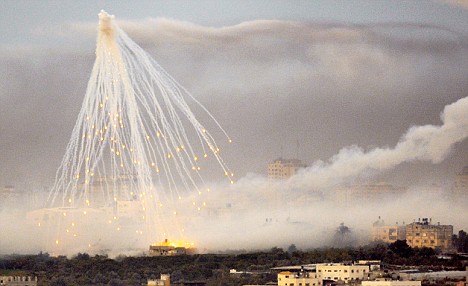4.bp.blogspot.com__HAnbJmre1U4_UJg1bG2fNyI_AAAAAAAAAEs__8wHPCeivw4_s640_gaza_phosphorus_bomb.jpg