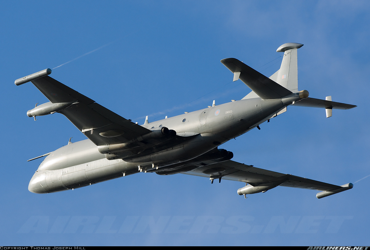 Debunked: Plane Leaving Trails From Under Wing [E-6 Tacamo Fuel Dump] |  Metabunk
