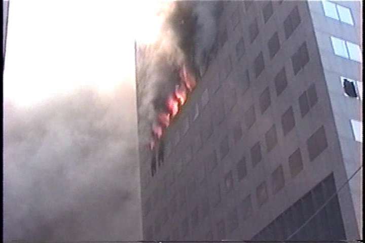 911myths.com_images_9_93_WTC7_Fires_DoD10_Still.jpg