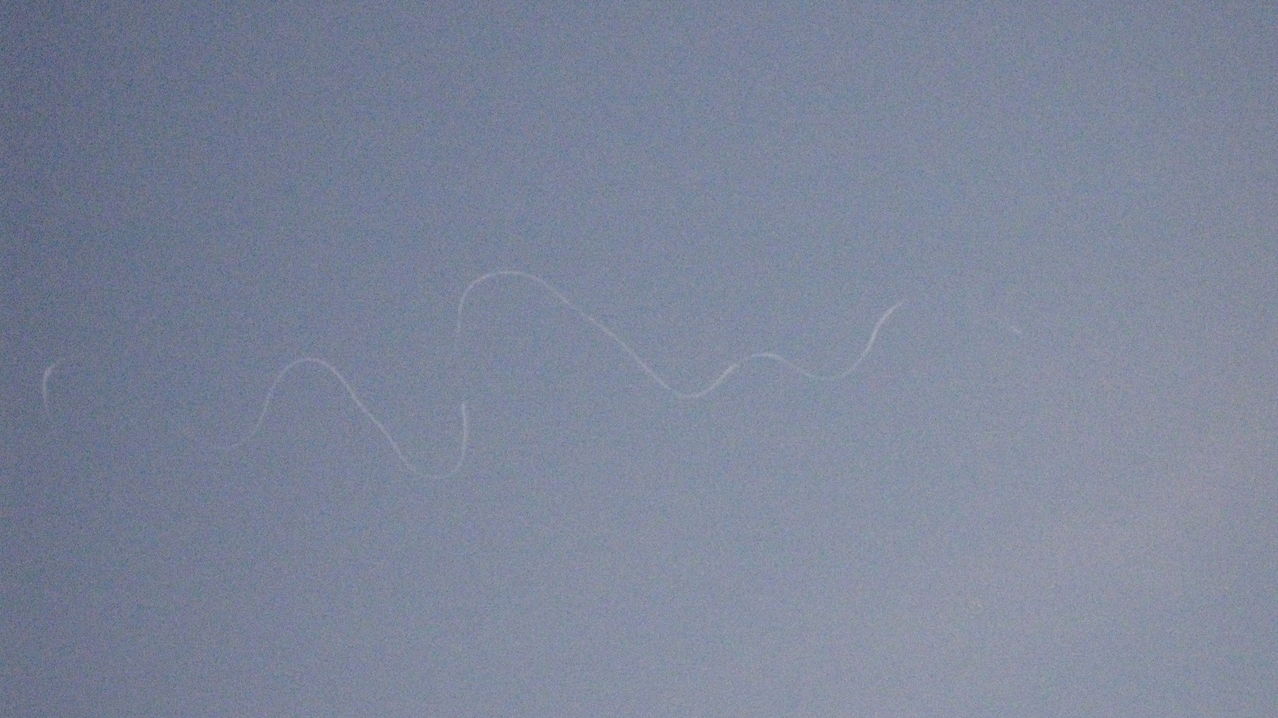 Squiggly Sinusoidal Thin Contrails Over Europe Metabunk