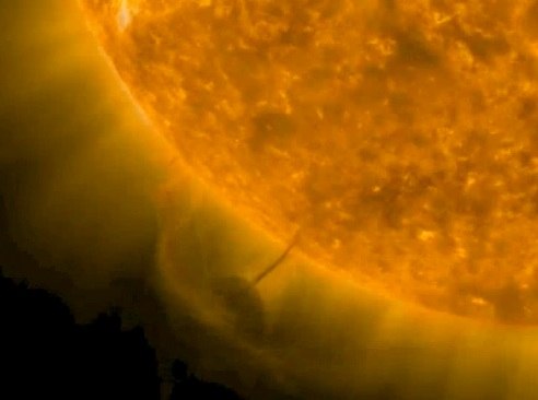 contrailscience.com_skitch_Breaking___Unidentified_Object_SUN_8e8da78d64bd673fbab55107806d5157.jpg