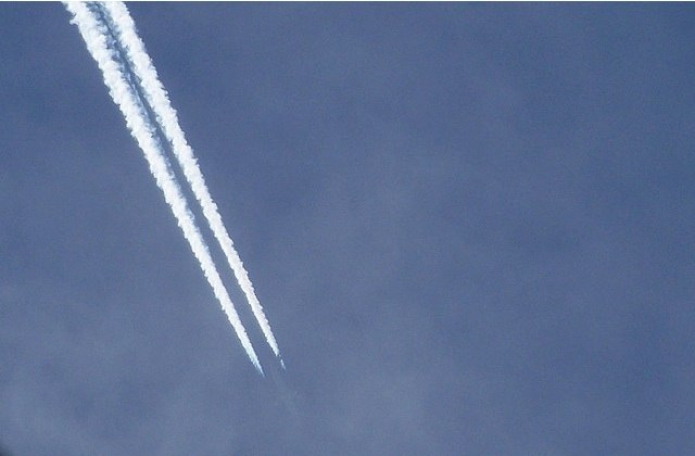 contrailscience.com_skitch_Invisible_Plane____Flickr___Photo_Sharing__20110829_142223.jpg