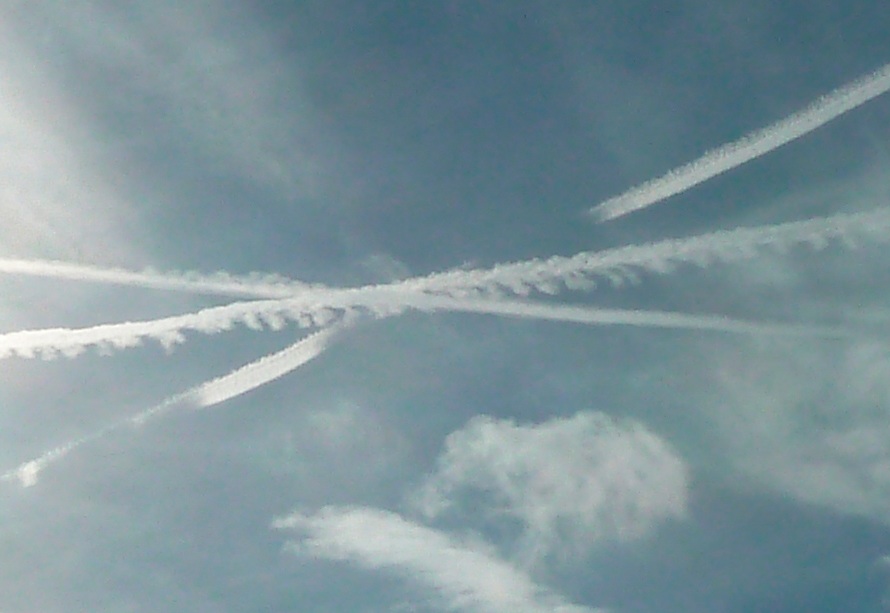contrailscience.com_skitch_attachment.php__284000_C3_973000_29_20121103_080845.jpg