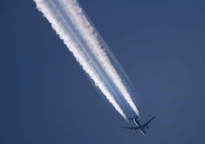 contrailscience.com_wp_content_uploads_aerodynamic_and_exhaust_contrails_together.jpg