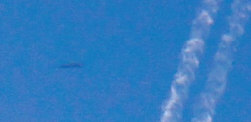 Zoomed image of contrails.jpg