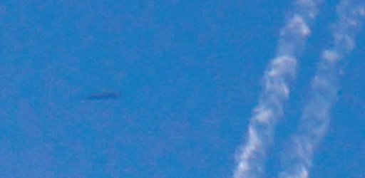 Zoomed image of contrails.jpg Zoomed image of contrails.jpg