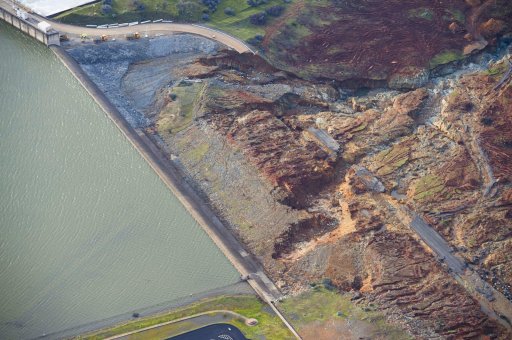 la-me-lake-oroville-spillway-pictures-039.jpg