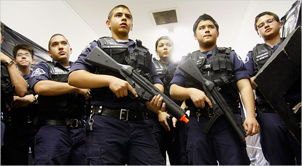 graphics8.nytimes.com_images_2009_05_14_us_14explorers2_600a.jpg