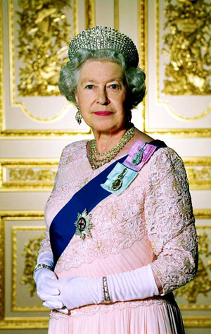 www.bu.edu_today_files_2012_06_v_QueenElizabethII.jpg
