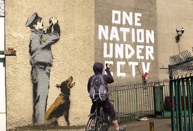 www.wired.com_images_blogs_gadgetlab_banksy_cctv.jpg