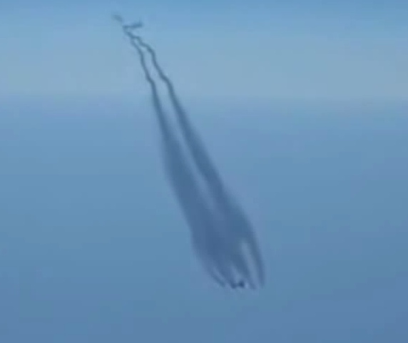 AIRLINERS_CROSSING_AMAZING_FOOTAGE_MUST_SEE..__YouTube_20140303_100940_20140303_100942.jpg