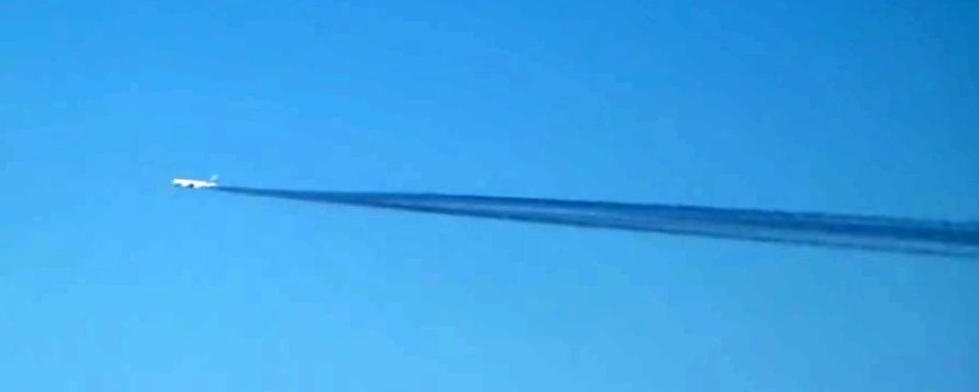 Black_Chemtrail_over_Iraq.mp4_20140113_2034351.jpg__100_RGB8__20140114_110517.jpg