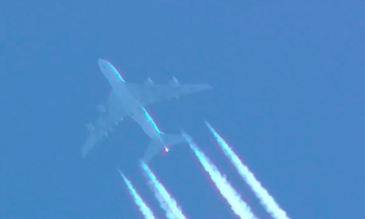 Close_up_of_unmarked_chemtrail_sprayer_over_San_Francisco%2C_1.mp4-20140112-134726.jpg