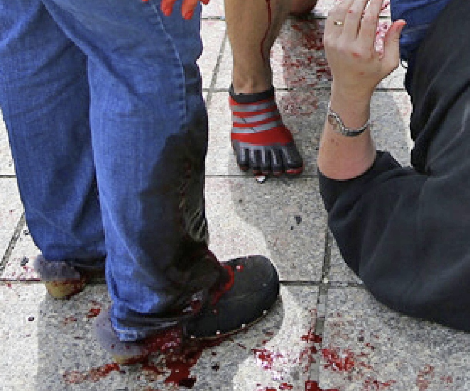 everydayherosinactionatthebostonmarathonexplosion136612587264.jpg__317_RGB8__20140116_181430.jpg